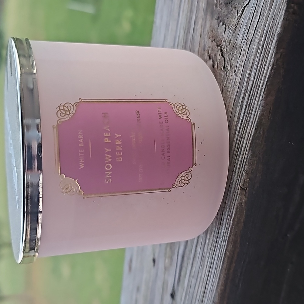 Brand New White Barn Candle. Scent Snow Peach Berry